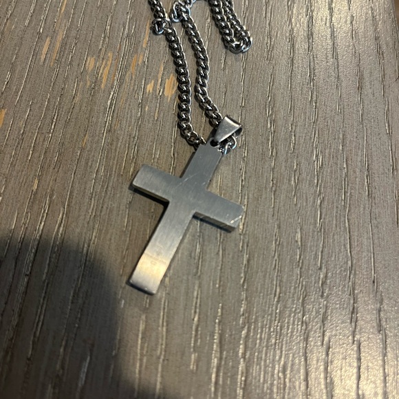 Silver cross necklace - Picture 3 of 3